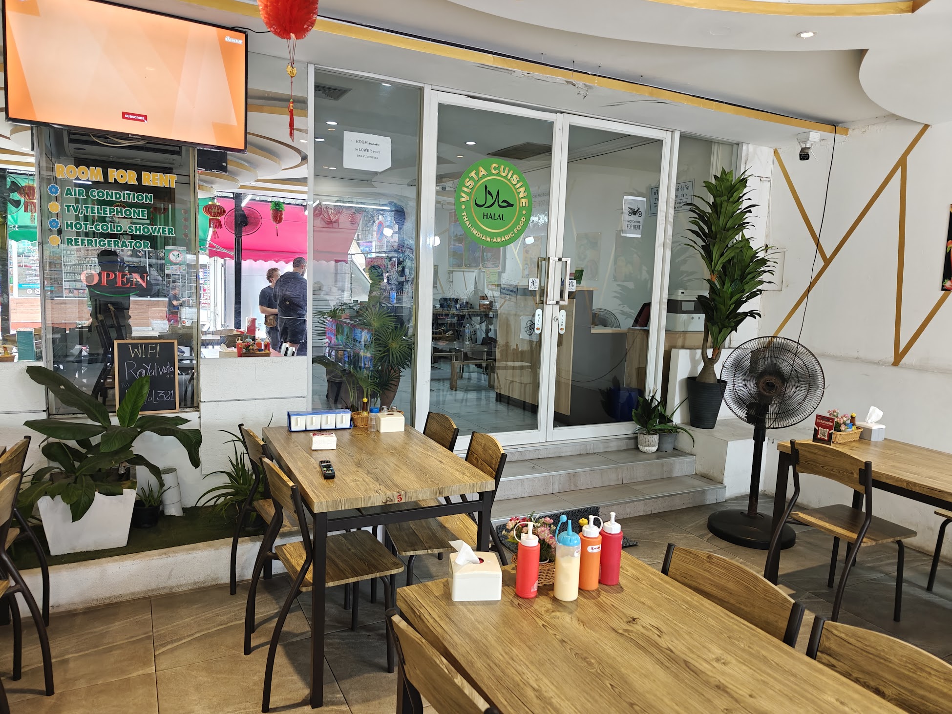 <span>A Dining Experience</span><br> Like No Other